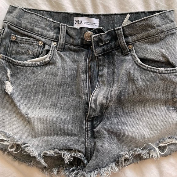 Zara Grey Wash Shorts - Picture 3 of 4